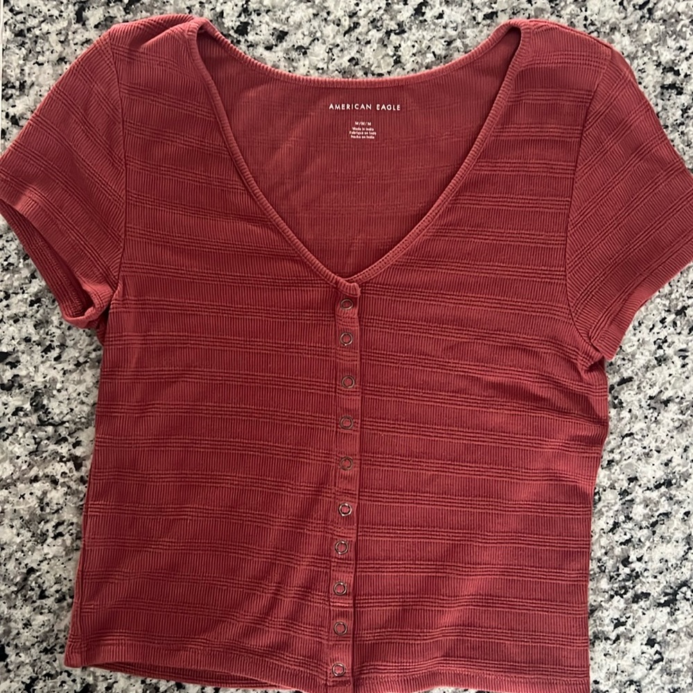 American Eagle v-neck short sleeve shirt, size M, rust color